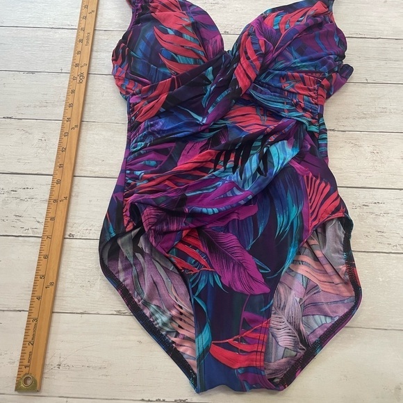 MIRACLESUIT
Caliente Tropica Bonita One Piece Swimsuit 12 - Picture 3 of 8